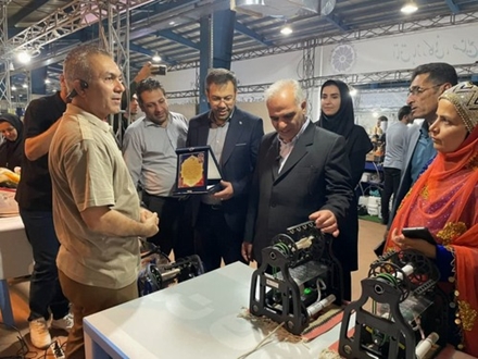 سومین نمایشگاه توانمندی‌های صنایع کوچک استان و اولین نمایشگاه ملی پشم تا فرش در چهارمحال و بختیاری برگزار شد